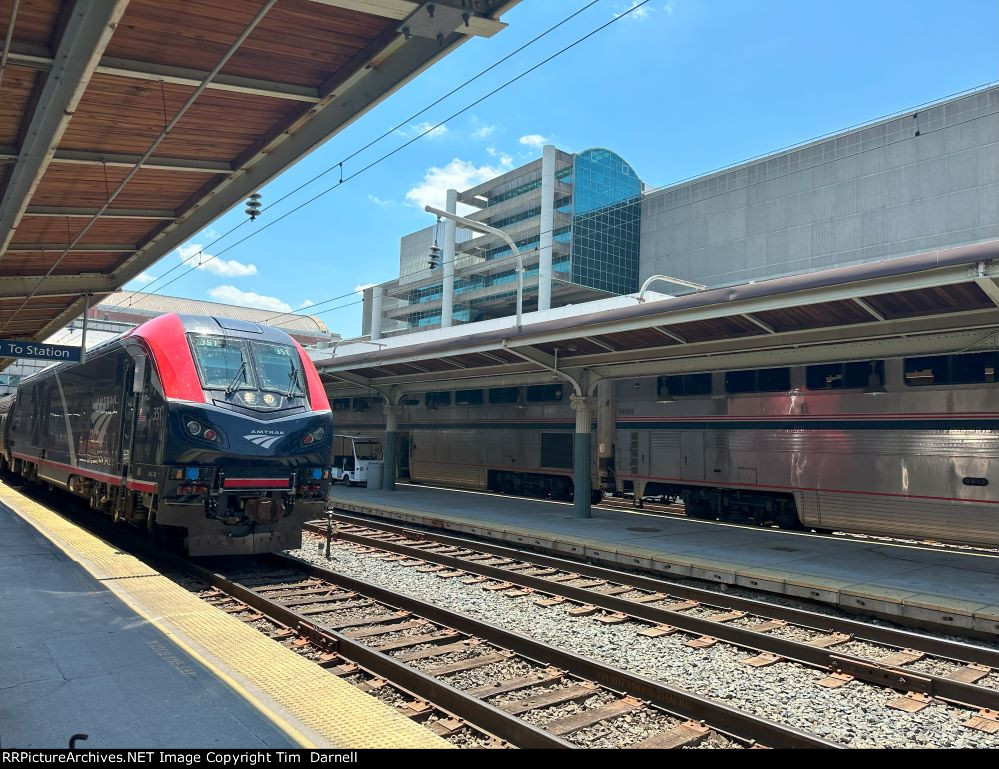 AMTK 351 arriving on train 94 the Colonial